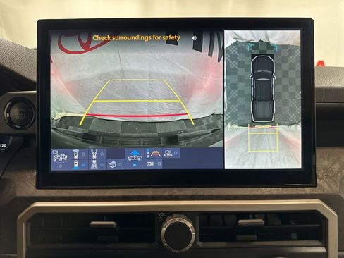 Used 2024 Toyota Tacoma Limited w/ Limited Package (LT) image 31