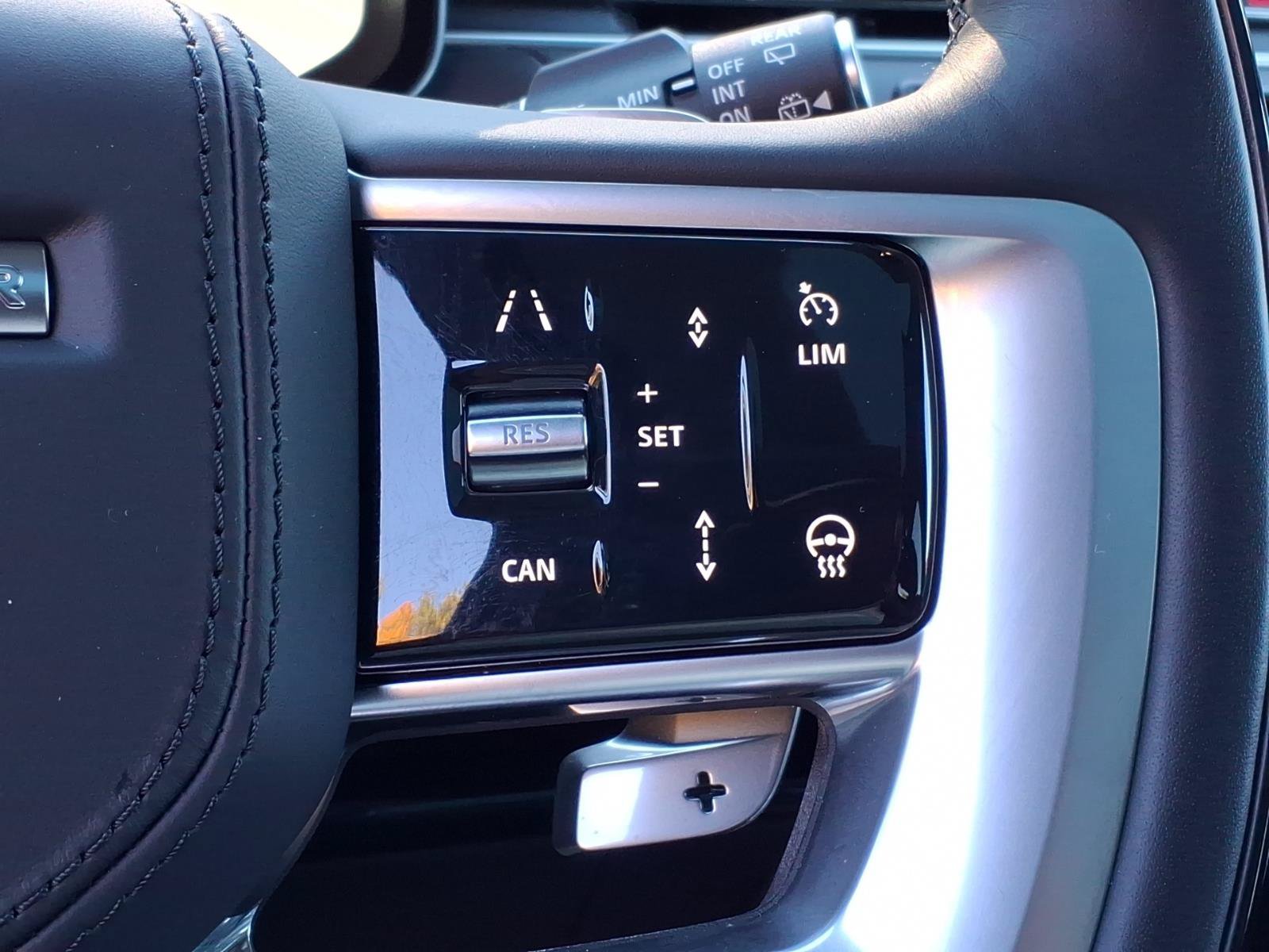 Certified 2025 Land Rover Range Rover SE AWD/4WD image 15