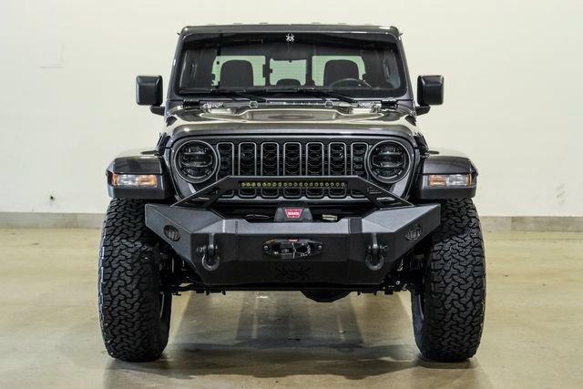 Used 2025 Jeep Gladiator Sport AWD/4WD image 2