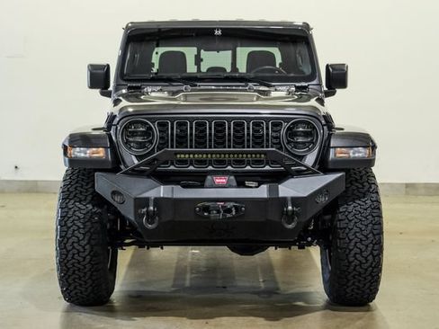Used 2025 Jeep Gladiator Sport AWD/4WD image 2