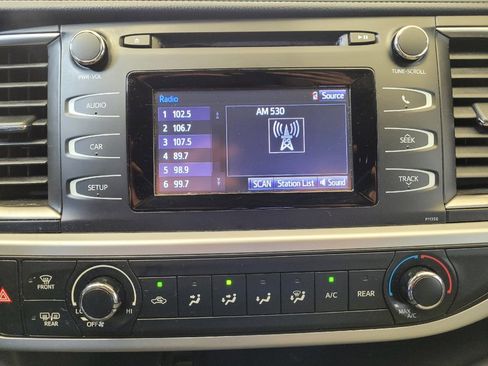 Used 2018 Toyota Highlander LE FWD image 25