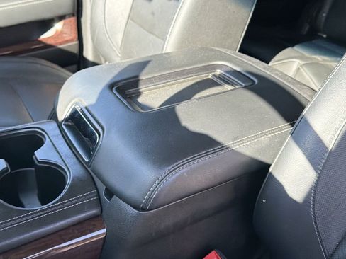 Used 2019 GMC Yukon XL SLT image 29