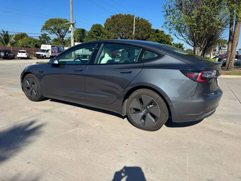 Used 2021 Tesla Model 3 Standard Range Plus image 3