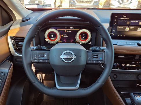 Certified 2025 Nissan Rogue Platinum w/ Tech Package image 14