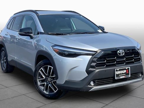 Used 2026 Toyota Corolla Cross XLE w/ Convenience Package FWD image 3