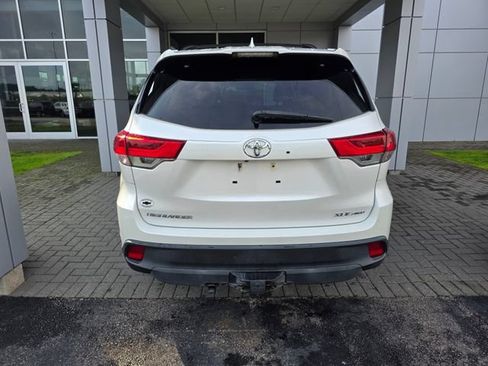 Used 2019 Toyota Highlander XLE AWD/4WD image 3