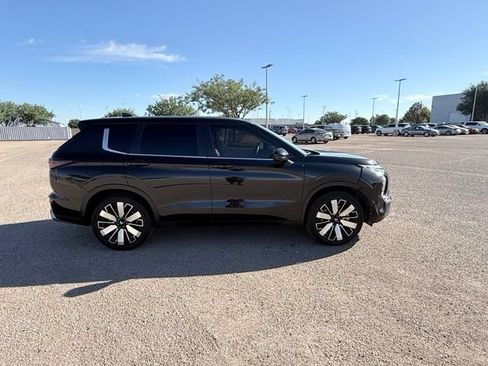 Used 2025 Mitsubishi Outlander SE FWD image 4