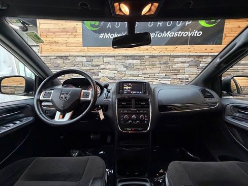 Used 2018 Dodge Grand Caravan SE FWD image 15