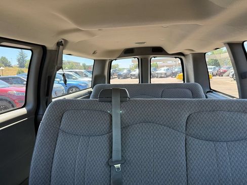 Used 2007 Chevrolet Express 1500 Passenger RWD image 26