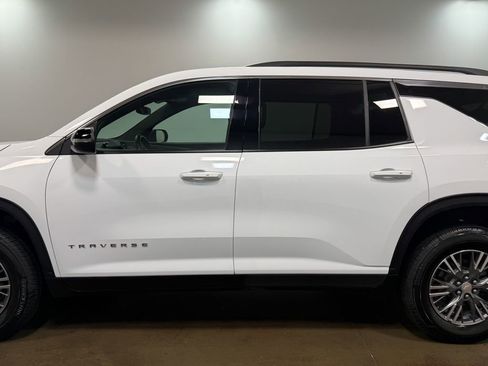 Used 2026 Chevrolet Traverse LT AWD/4WD image 36