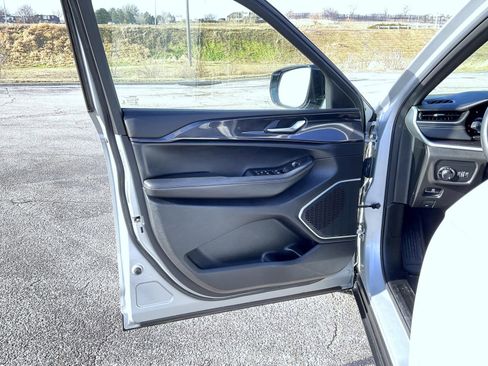 Used 2021 Jeep Grand Cherokee L Altitude image 9