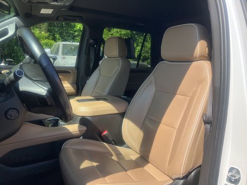 Used 2021 Chevrolet Tahoe Premier AWD/4WD image 17