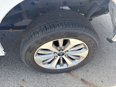 Used 2018 Ford F150 XL w/ Equipment Group 101A Mid AWD/4WD image 10