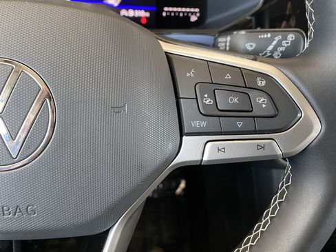 Certified 2023 Volkswagen Taos SE FWD image 7