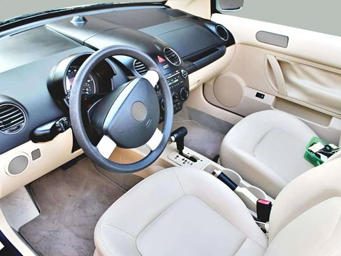 Used 2007 Volkswagen Beetle 2.5 Convertible 2D image 6