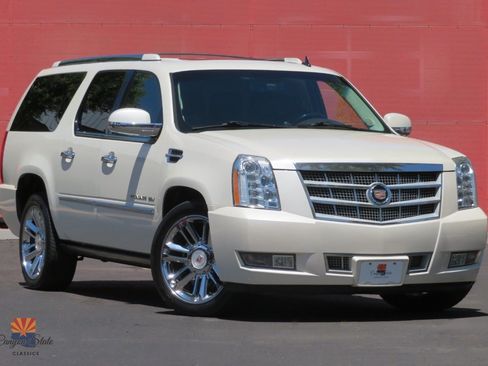 Used 2014 Cadillac Escalade ESV Platinum AWD/4WD image 1