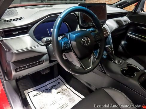 Used 2024 Toyota Venza Limited image 15