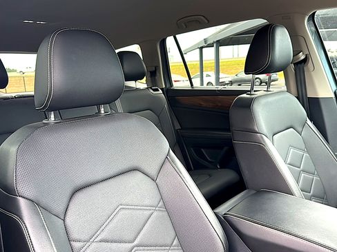 Used 2025 Volkswagen Atlas SE FWD image 25