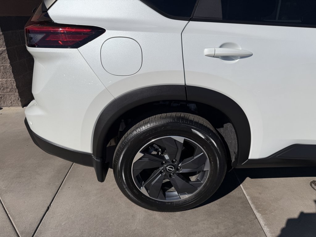 Used 2026 Nissan Rogue SV w/ SV Premium Package FWD image 15