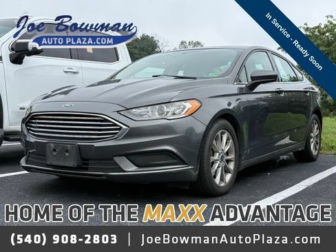 Used 2017 Ford Fusion SE FWD image 1