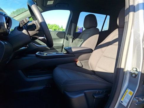 Used 2025 Chevrolet Equinox LT AWD/4WD image 13
