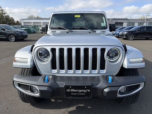 Used 2023 Jeep Wrangler Unlimited Sahara w/ Cold Weather Group AWD/4WD image 9