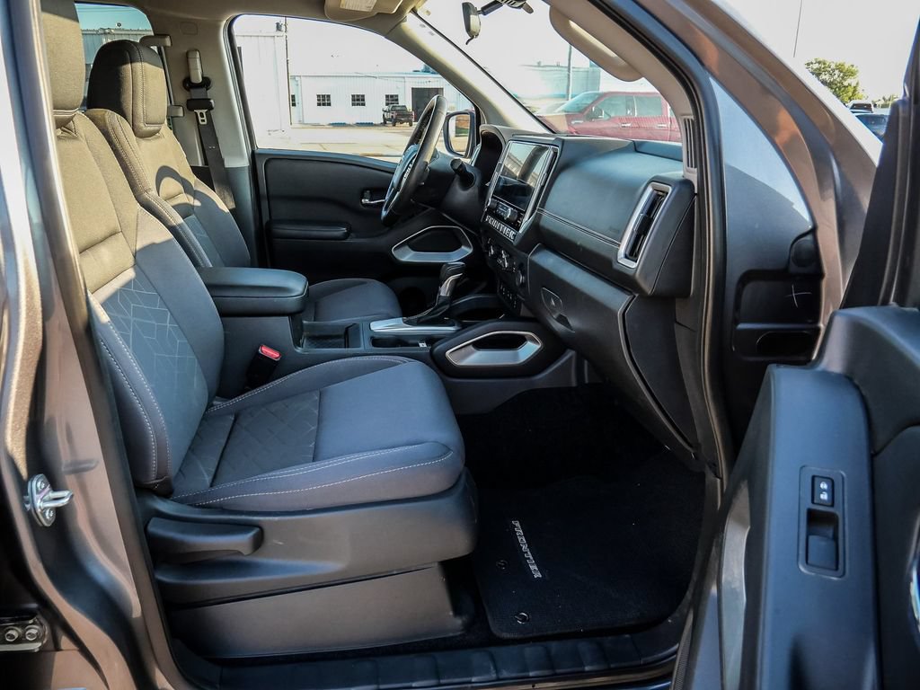 Used 2025 Nissan Frontier SV w/ SV Convenience Package AWD/4WD image 13