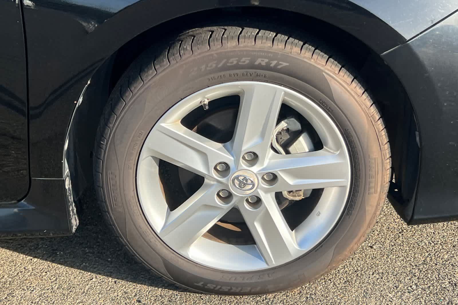 Used 2012 Toyota Camry SE FWD image 18