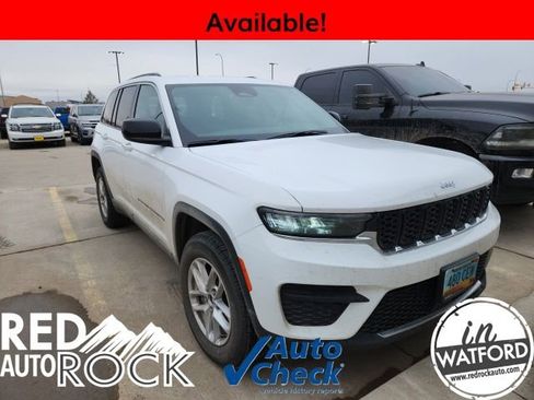 Used 2023 Jeep Grand Cherokee Laredo image 1