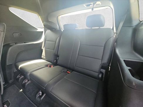 Used 2026 Chevrolet Traverse LT FWD image 19
