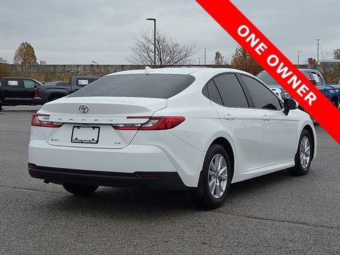 Used 2025 Toyota Camry LE image 5