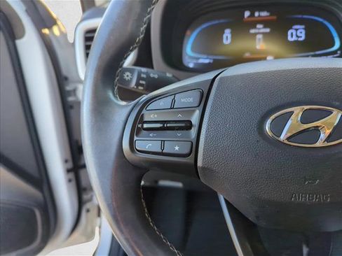 Used 2023 Hyundai Venue Limited image 14