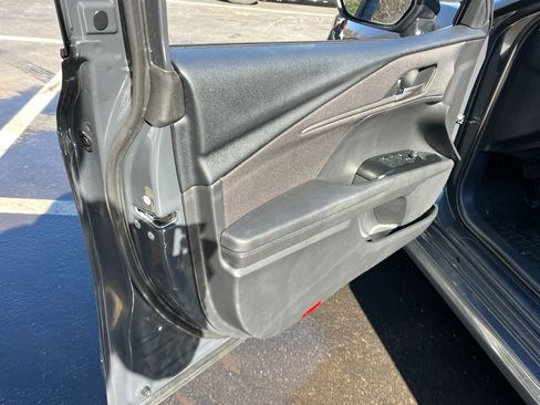 Used 2025 Toyota Camry LE w/ Convenience Package image 12