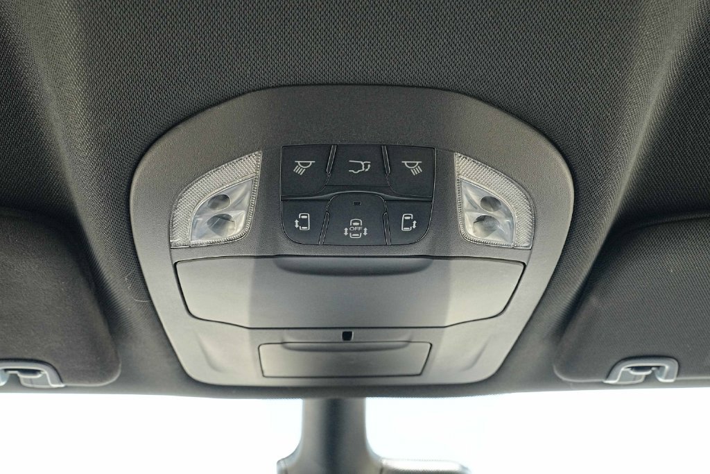 Used 2025 Chrysler Pacifica Select FWD image 37