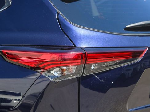Used 2024 Toyota Highlander Limited AWD/4WD image 7
