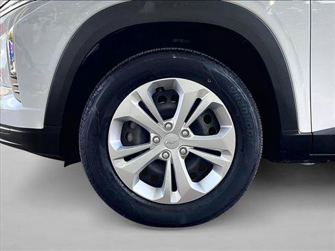 Used 2024 Chevrolet Trax LS w/ Driver Confidence Package FWD image 10