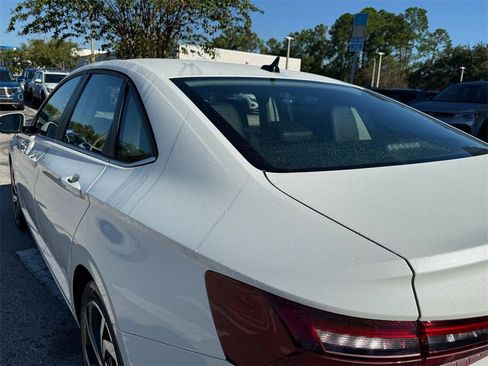 Certified 2025 Volkswagen Jetta SEL image 10