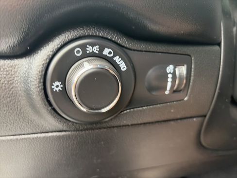 Used 2025 Dodge Durango R/T w/ Blacktop Package AWD/4WD image 19