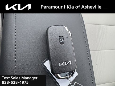 New 2026 Kia Niro EX image 27