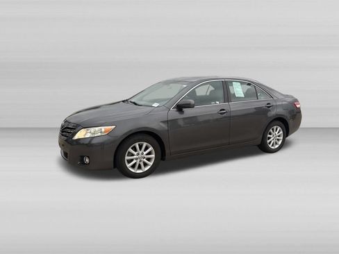 Used 2010 Toyota Camry XLE FWD image 8