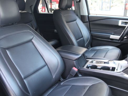 Used 2022 Ford Explorer XLT w/ Equipment Group 202A image 21