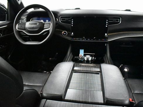 Used 2024 Jeep Wagoneer Series II w/ Flexible Seating Group image 18