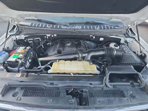 Used 2019 Ford Expedition XLT w/ Equipment Group 202A RWD image 32
