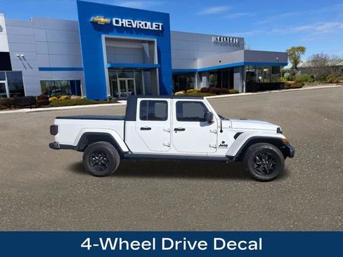 Used 2021 Jeep Gladiator Sport AWD/4WD image 29
