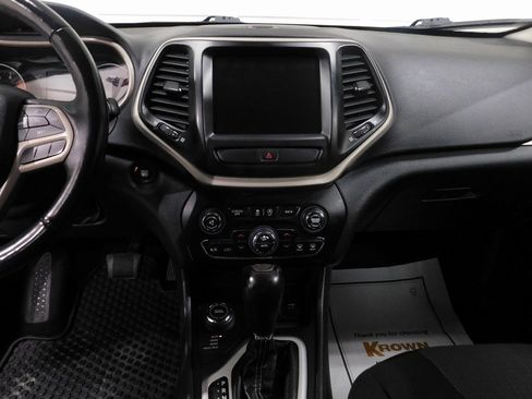 Used 2017 Jeep Cherokee Latitude w/ Comfort & Convenience Group image 44