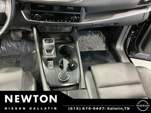 Used 2024 Nissan Rogue SV w/ SV Premium Package AWD/4WD image 12
