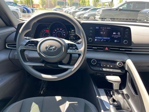 Used 2022 Hyundai Elantra SEL FWD image 12