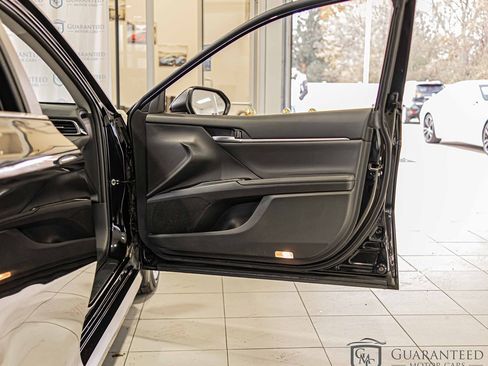 Used 2020 Toyota Camry XLE image 43