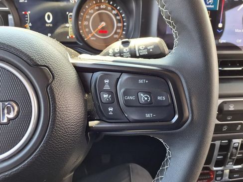 Used 2025 Jeep Wrangler Unlimited Rubicon AWD/4WD image 14