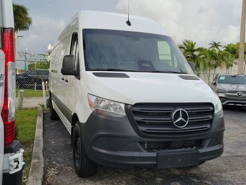 Used 2025 Mercedes-Benz Sprinter 2500 image 2